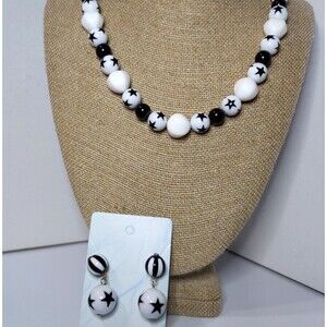 SET Necklace and earrings White black stars Neckace 24" earrings 1.25"